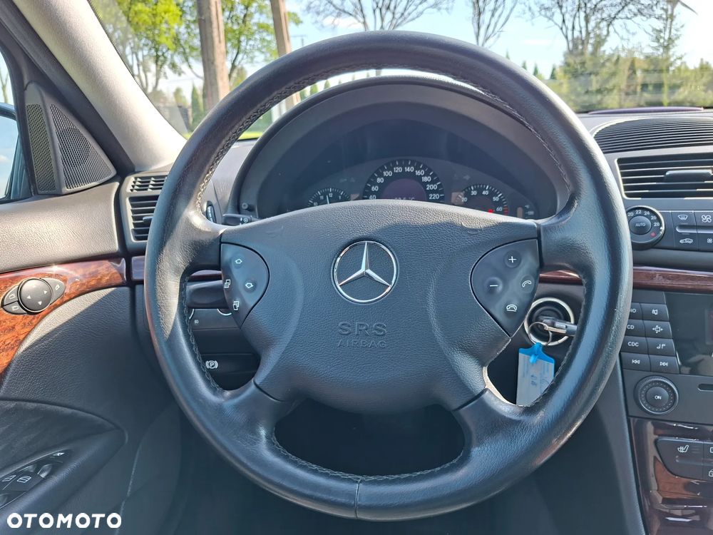 Mercedes-Benz Klasa E 200 Kompressor Automatik Classic - 24