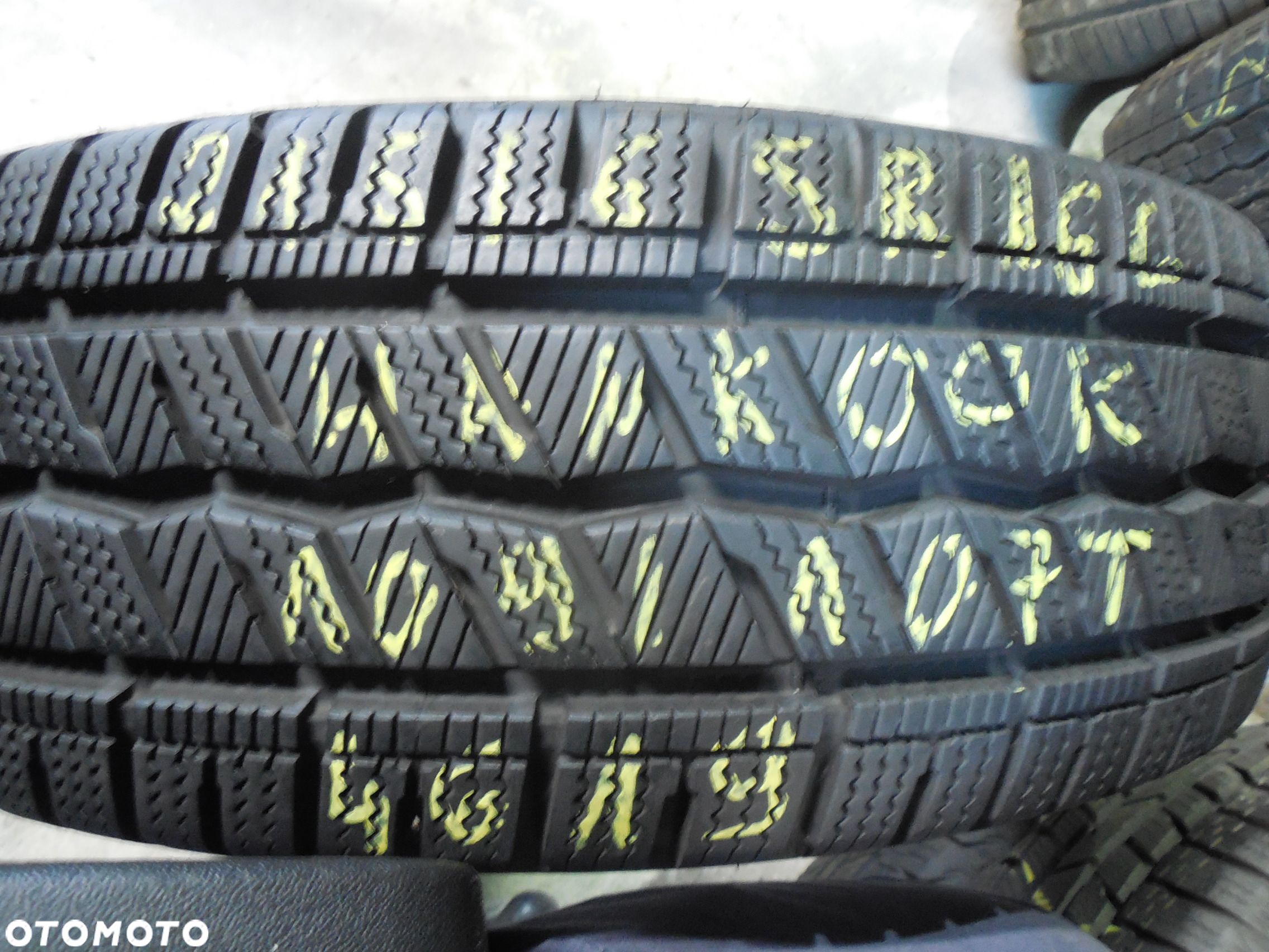 OPONA POJEDYNKA 215/65R16C HANKOOK WINTER I'CEPT LV DOT 2619 9MM - 1