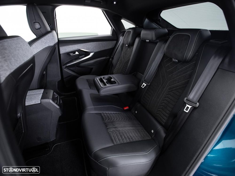 Peugeot E-3008 73 kWh GT - 11