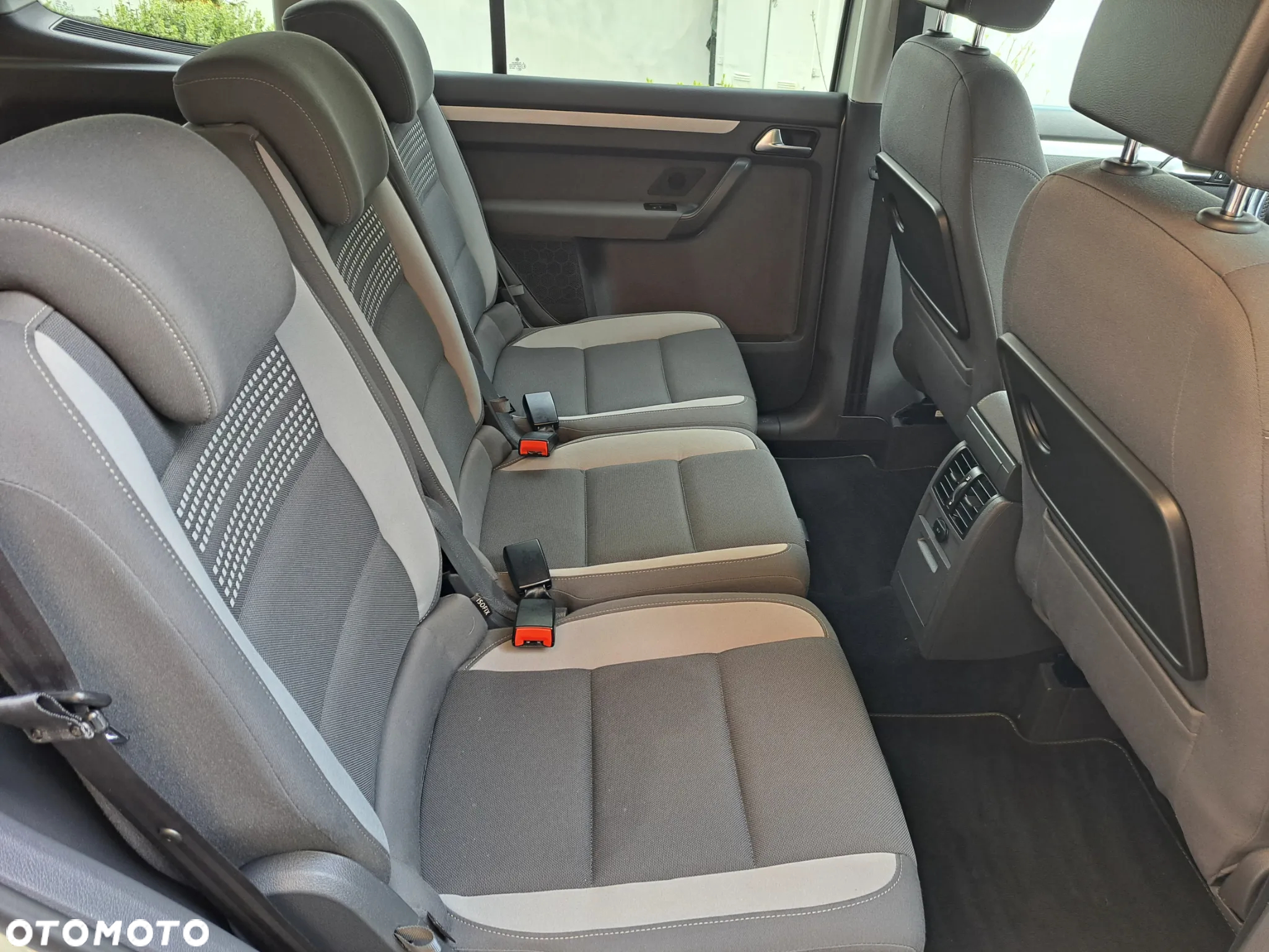 Volkswagen Touran - 11