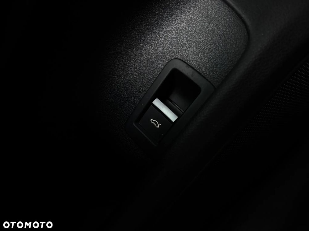 Audi A4 Avant 35 TFSI S tronic design - 21