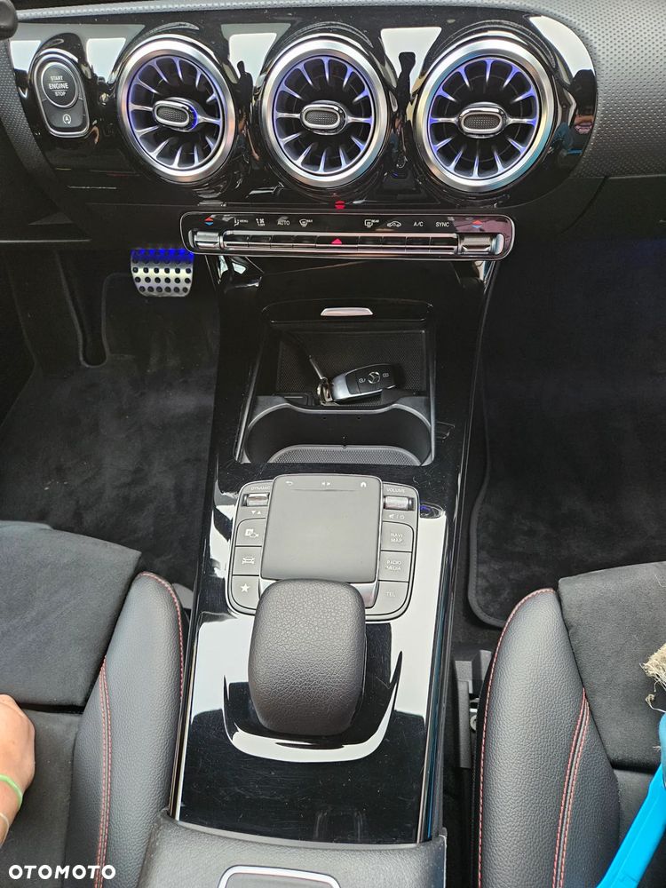 Mercedes-Benz Klasa A 200 AMG Line 7G-DCT - 40