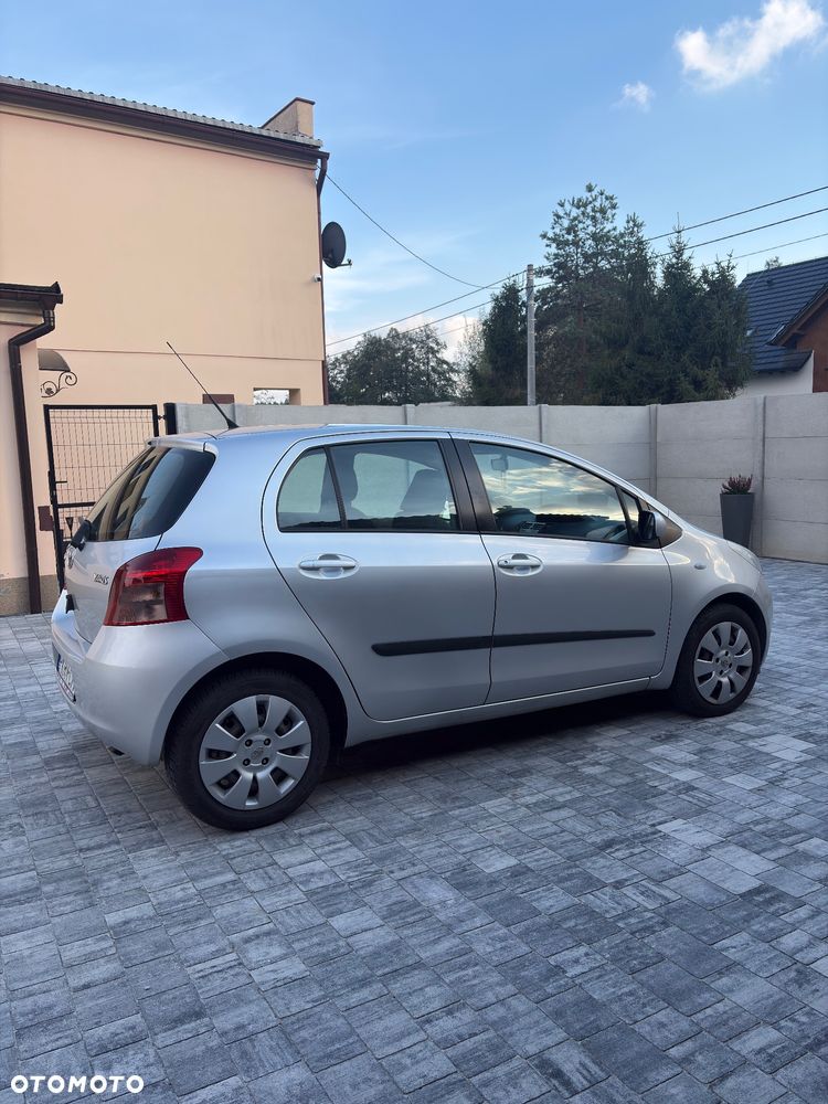Toyota Yaris 2007 photo 2
