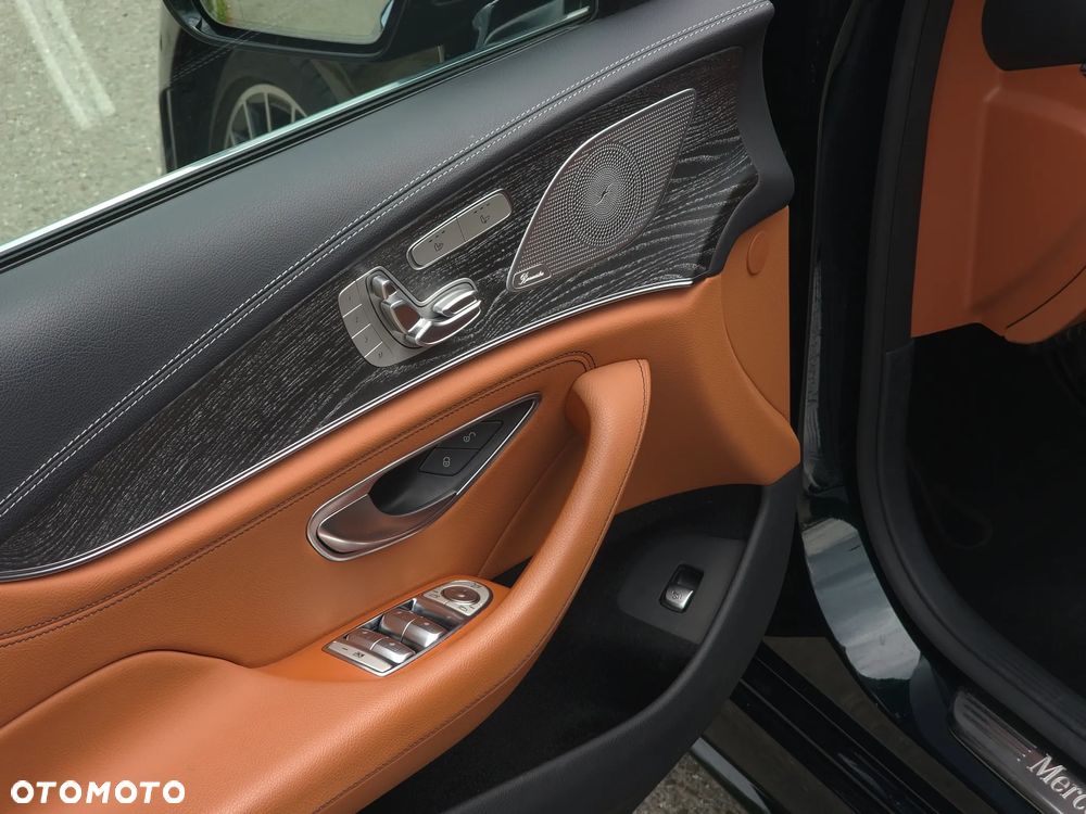 Mercedes-Benz CLS - 6