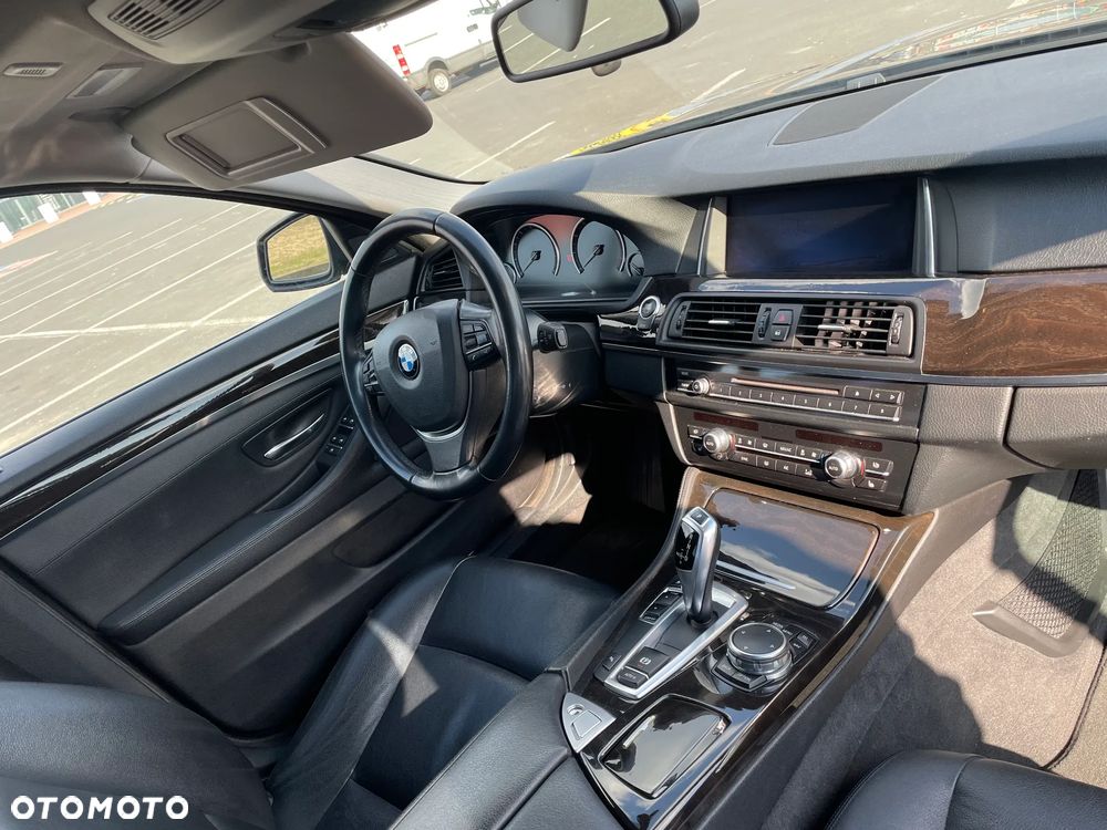 BMW Seria 5 528i - 5