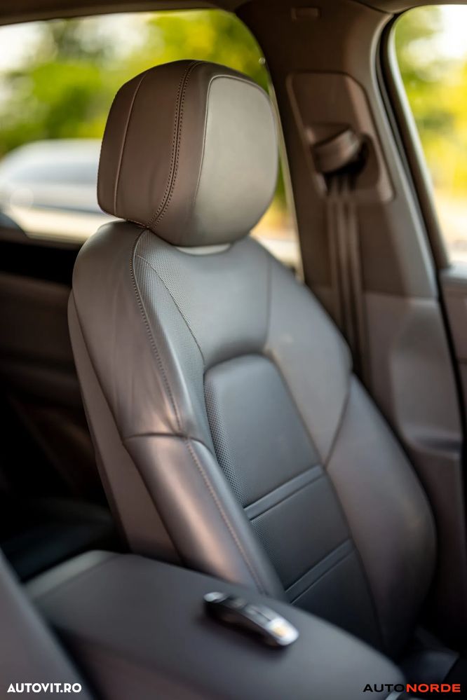 Porsche Cayenne Standard - 35