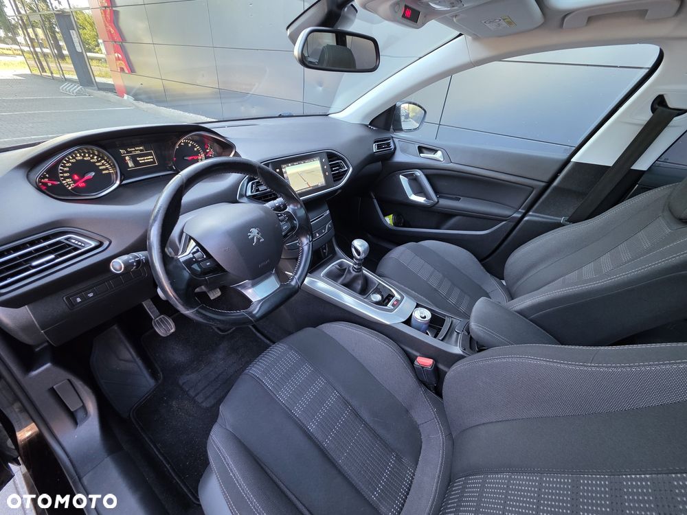 Peugeot 308 - 8
