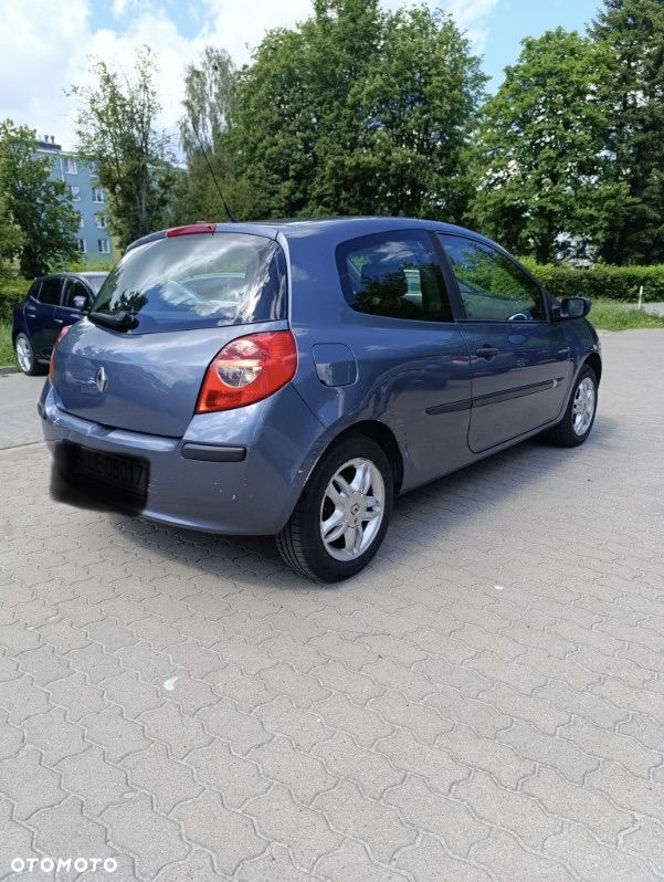 Renault Clio - 8