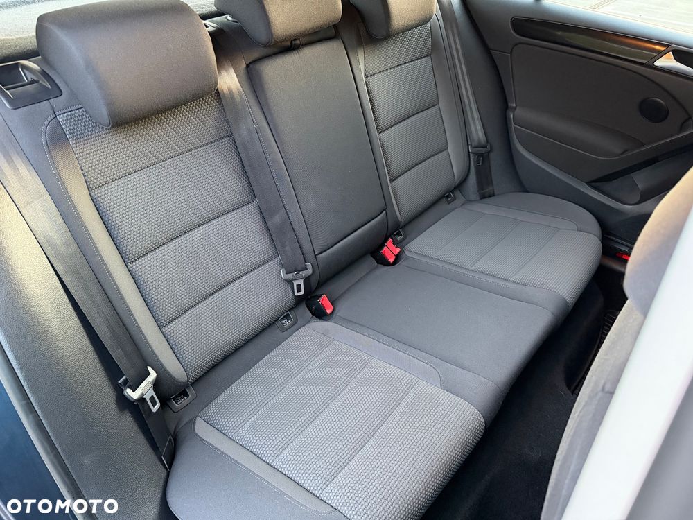Volkswagen Golf - 22