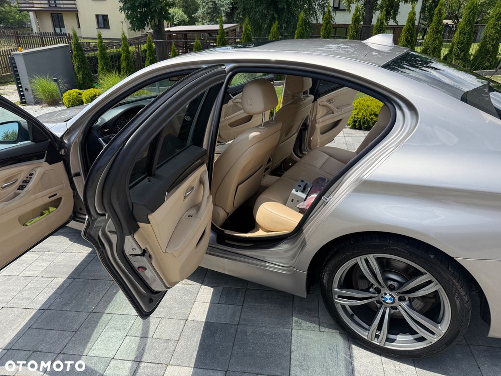 BMW Seria 5 528i xDrive Sport-Aut Luxury Line - 34