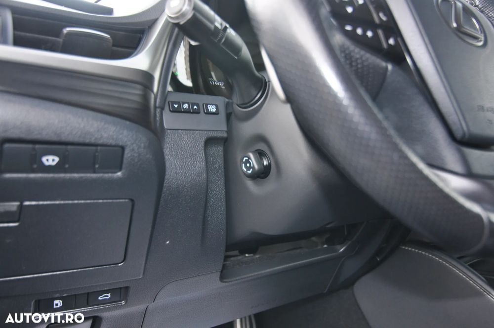 Lexus Seria ES 300h F Sport - 25