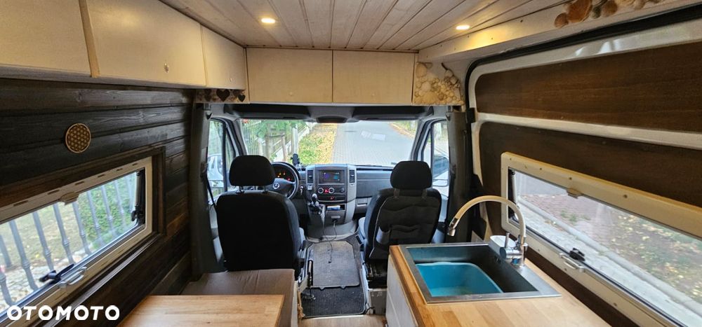 Mercedes-Benz Sprinter - 10