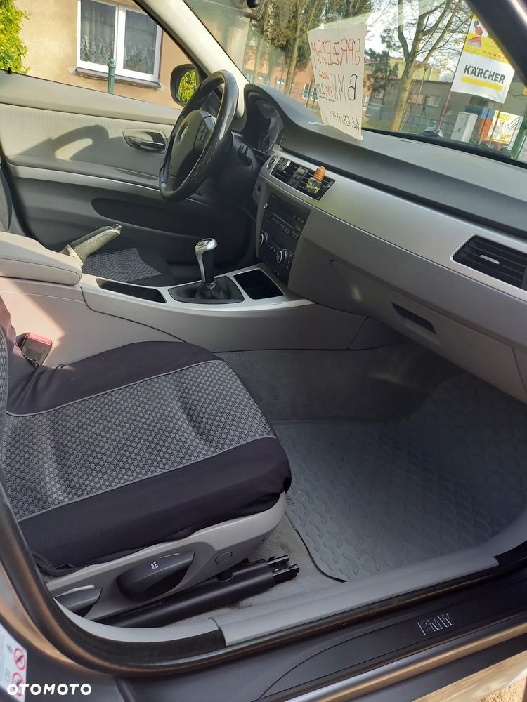 BMW Seria 3 318d - 25