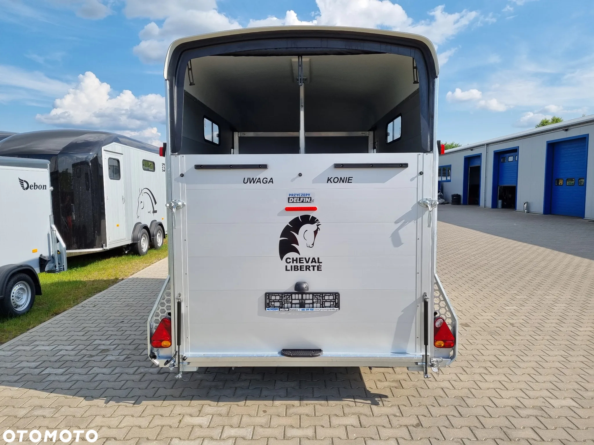 Cheval Liberte Multimax przyczepa na dwa konie | duża siodlarnia | drzwi boczne | 2600 kg DMC | 380×181 cm  |  ALUMINIOWA | Debon | dostawa | mocna i solidna | - 7