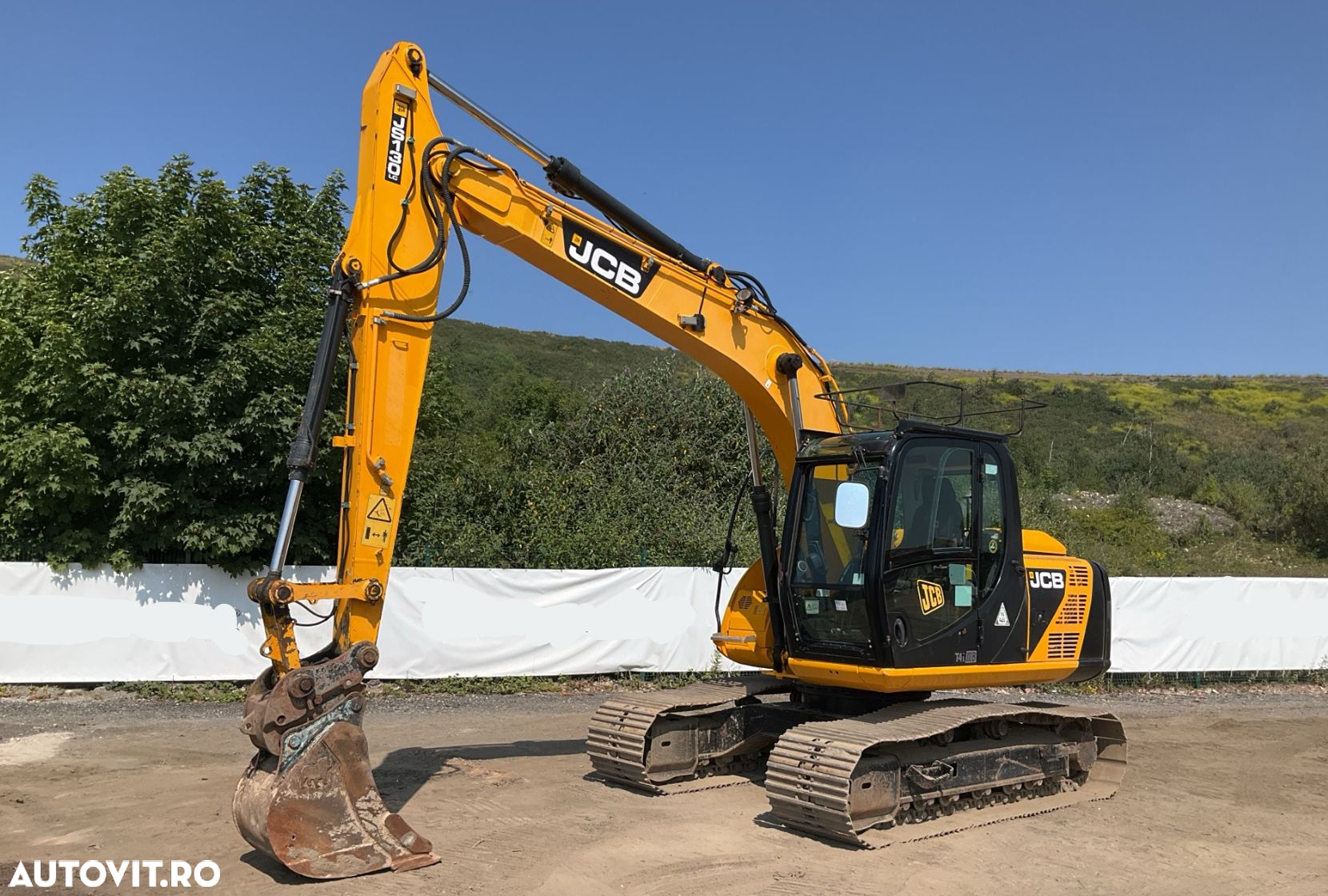 JCB JS130 Excavator - 2
