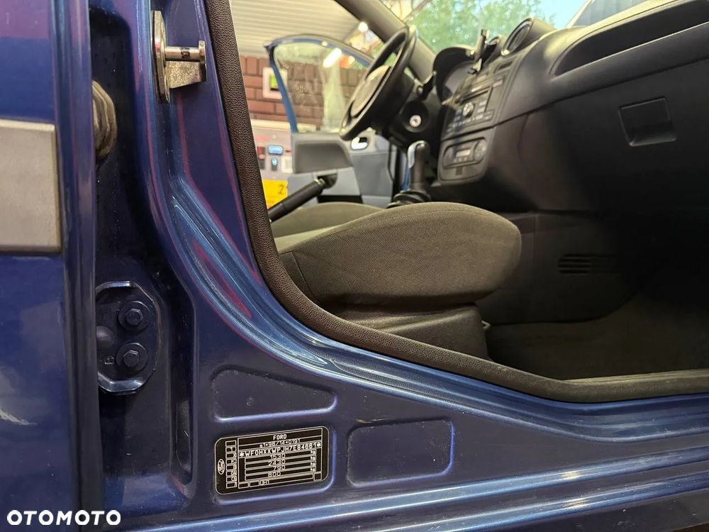 Ford Fiesta 1.4 Ambiente - 33