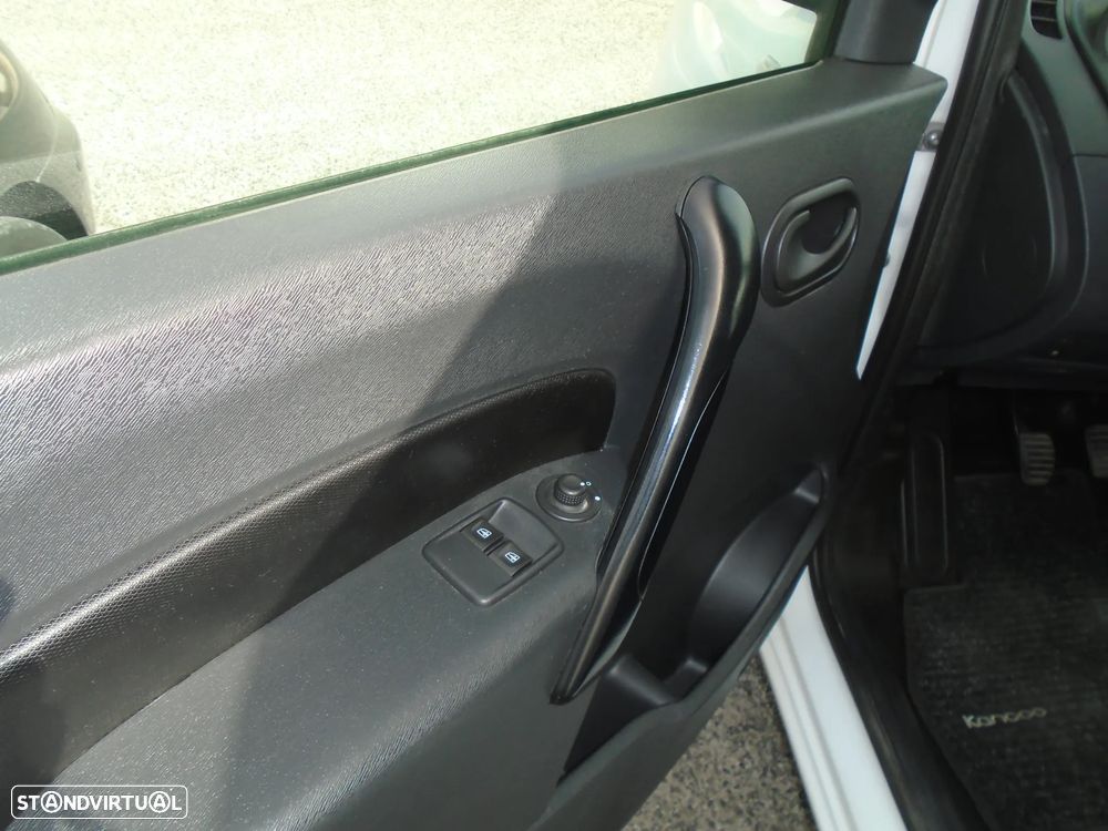 Renault Kangoo 1.5 DCI 3-LUGARES-95 CV-6V- NACIONAL-IVA DEDUTIVEL - 26