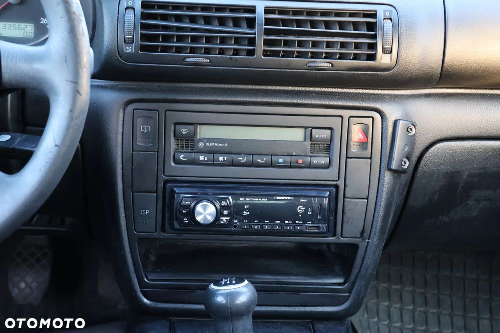 Volkswagen Passat 1.9 TDI Comfortline - 7