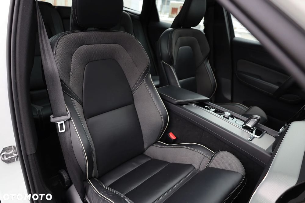 Volvo XC 60 T6 AWD Recharge Geartronic RDesign - 24