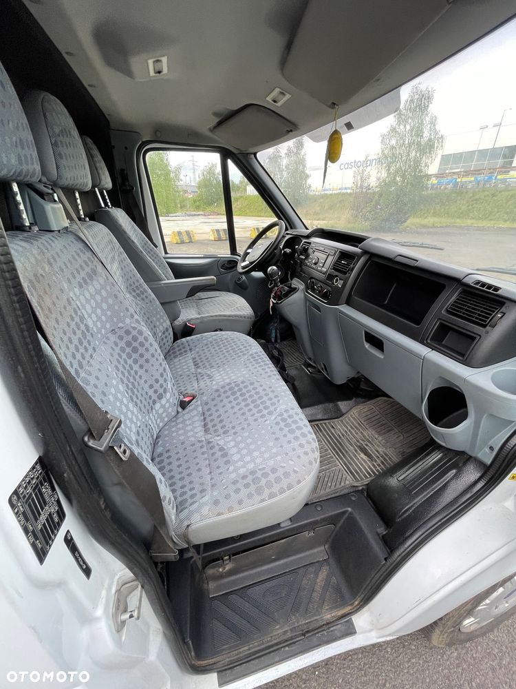 Ford Transit - 12
