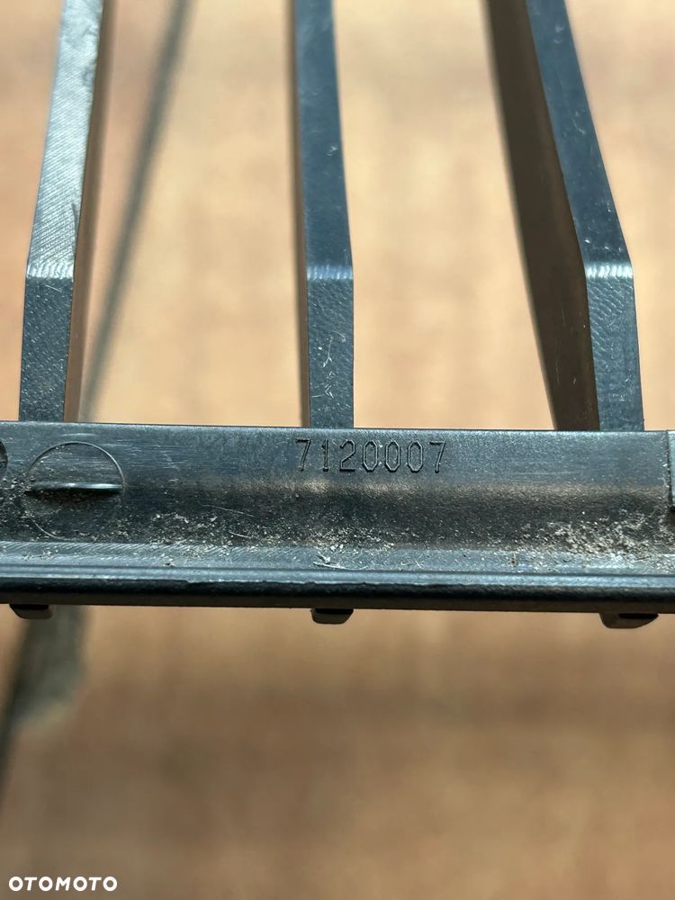 ATRAPA GRILL NERKA BMW E90 E91 LEWA PRAWA 7120007 7120008 - 3