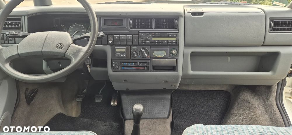 Volkswagen Multivan - 13