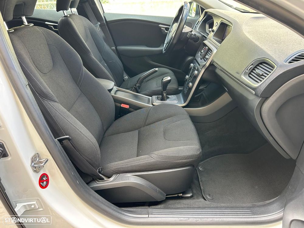 Volvo V40 Cross Country 2.0 D2 Summum - 34