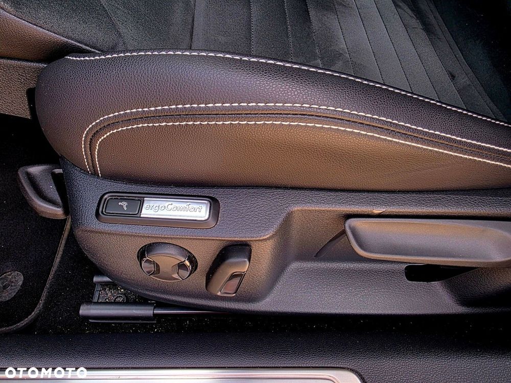 Volkswagen Passat 2.0 TDI EVO Elegance DSG - 23