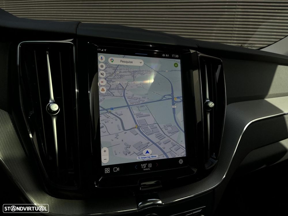 Volvo XC 60 2.0 T6 PHEV Plus Dark AWD - 11