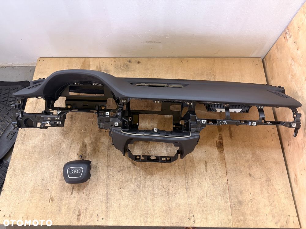 Deska , konsola Audi Q7 4M , Airbag