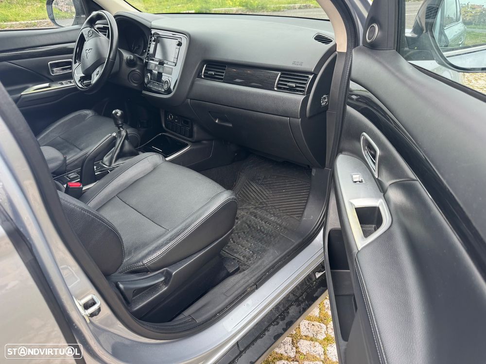 Mitsubishi Outlander 2.2 DI-D Instyle Navi - 16