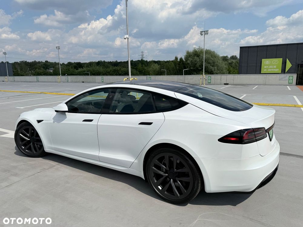 Tesla Model S - 4