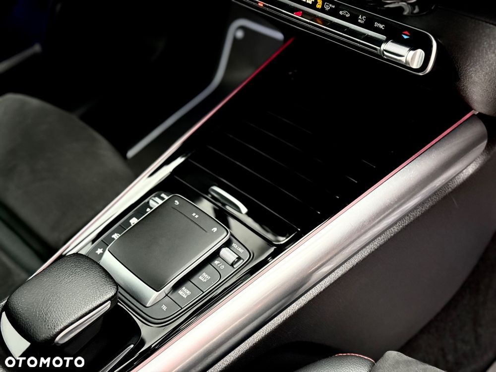 Mercedes-Benz GLB - 29