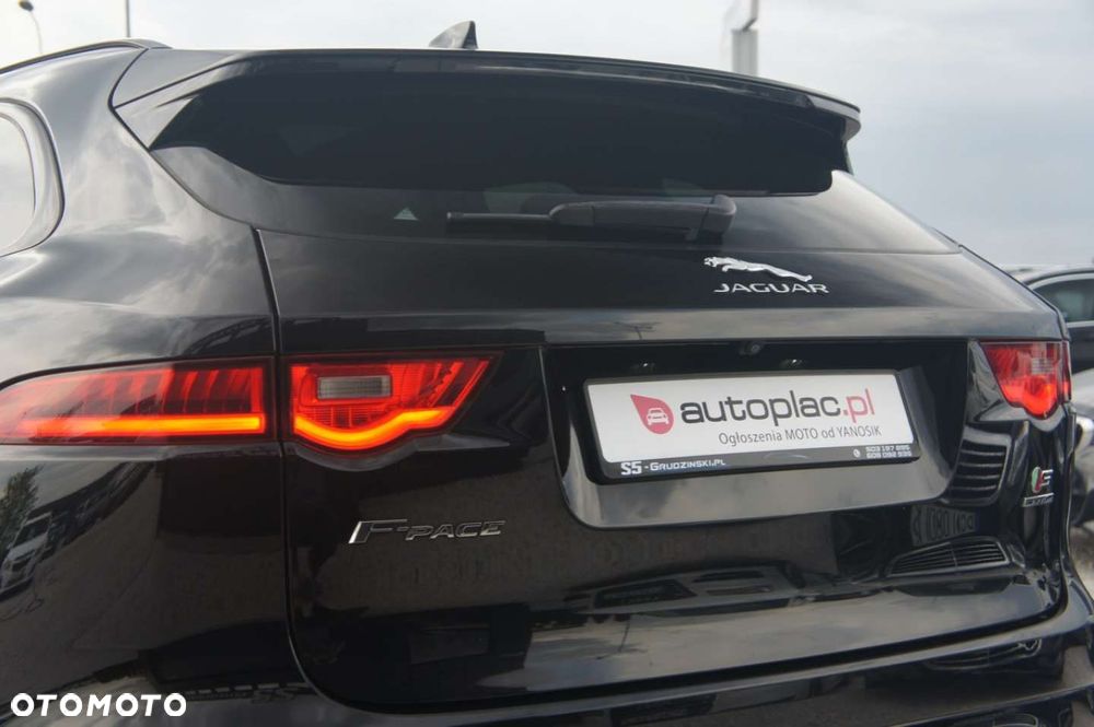 Jaguar F-Pace - 8