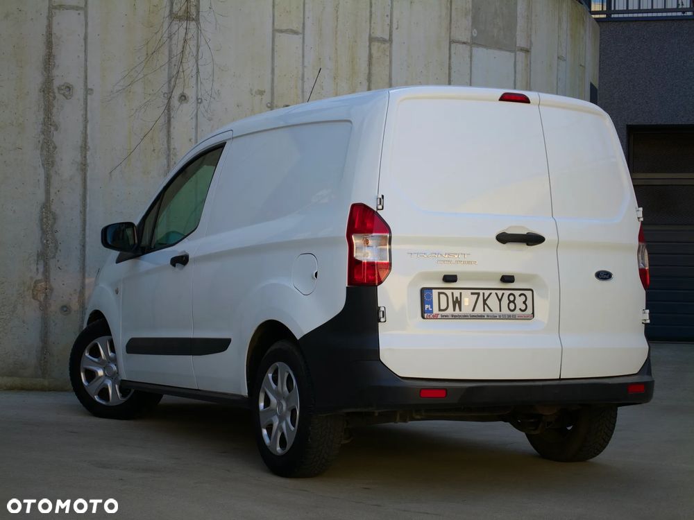 Ford Transit Courier - 14