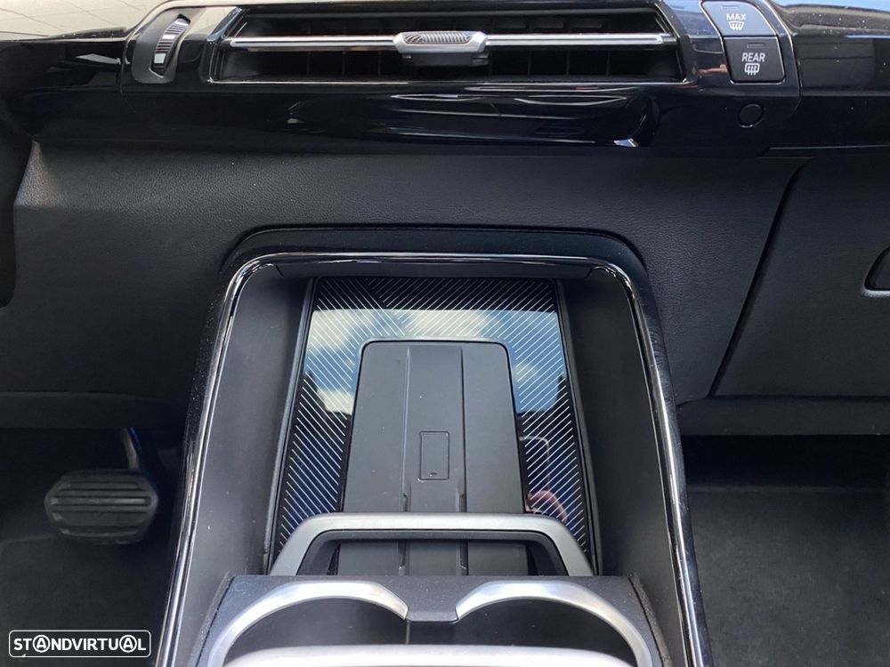 BMW X1 xDrive25e xLine — fotografia 14