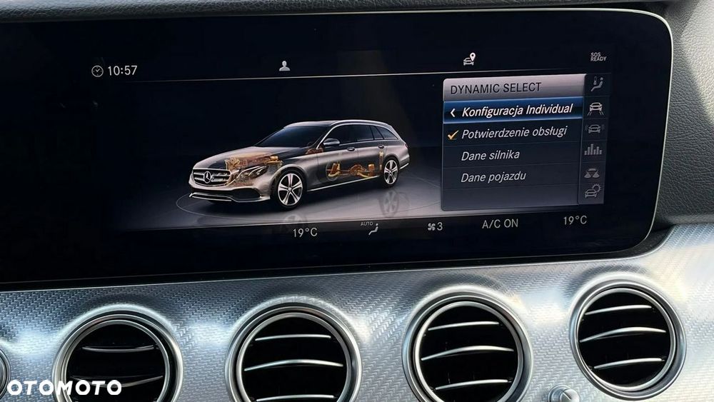Mercedes-Benz Klasa E 220 d 4-Matic 9G-TRONIC - 35