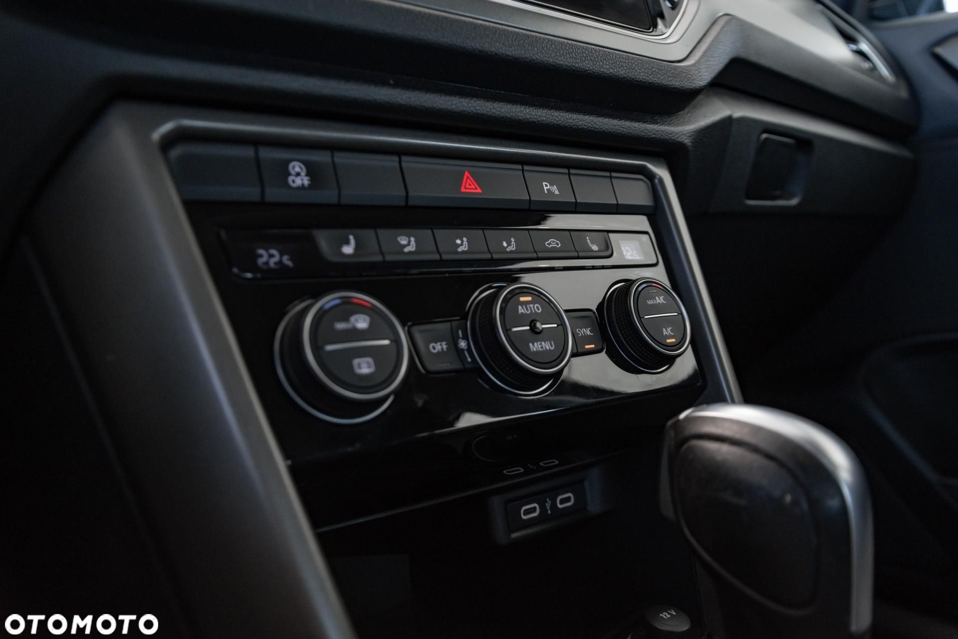 Volkswagen T-Roc - 16