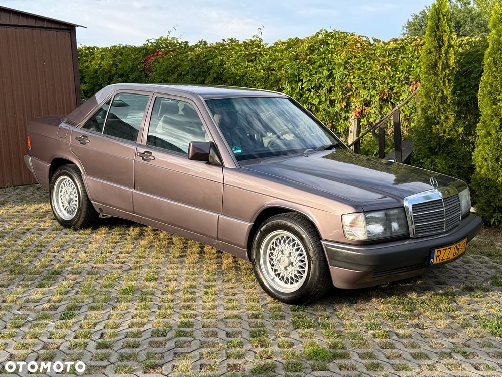 Mercedes-Benz W201 (190) - 1