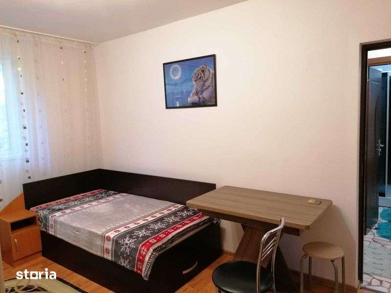 Apartament 3 camere proaspat renovat la 3 minute de metrou Favorit — fotografia 1