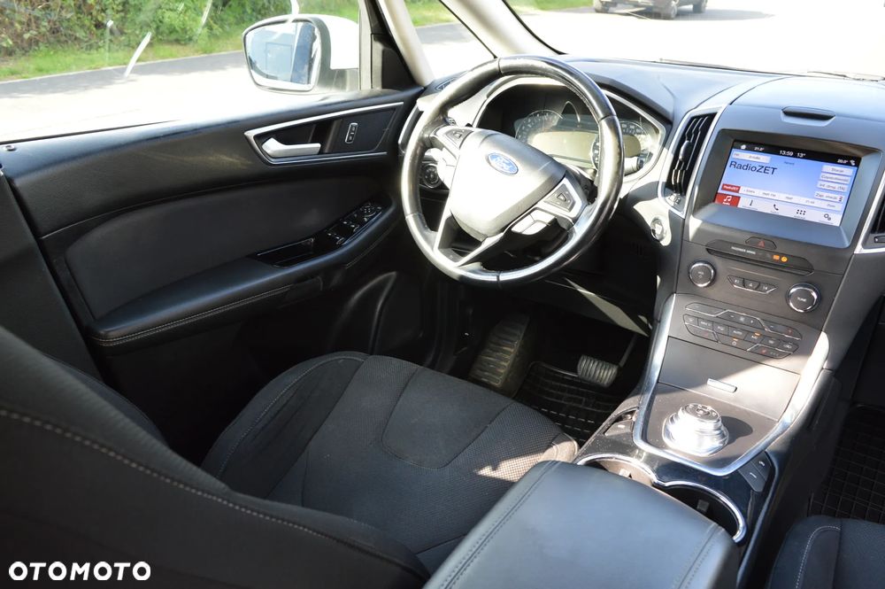 Ford S-Max - 17