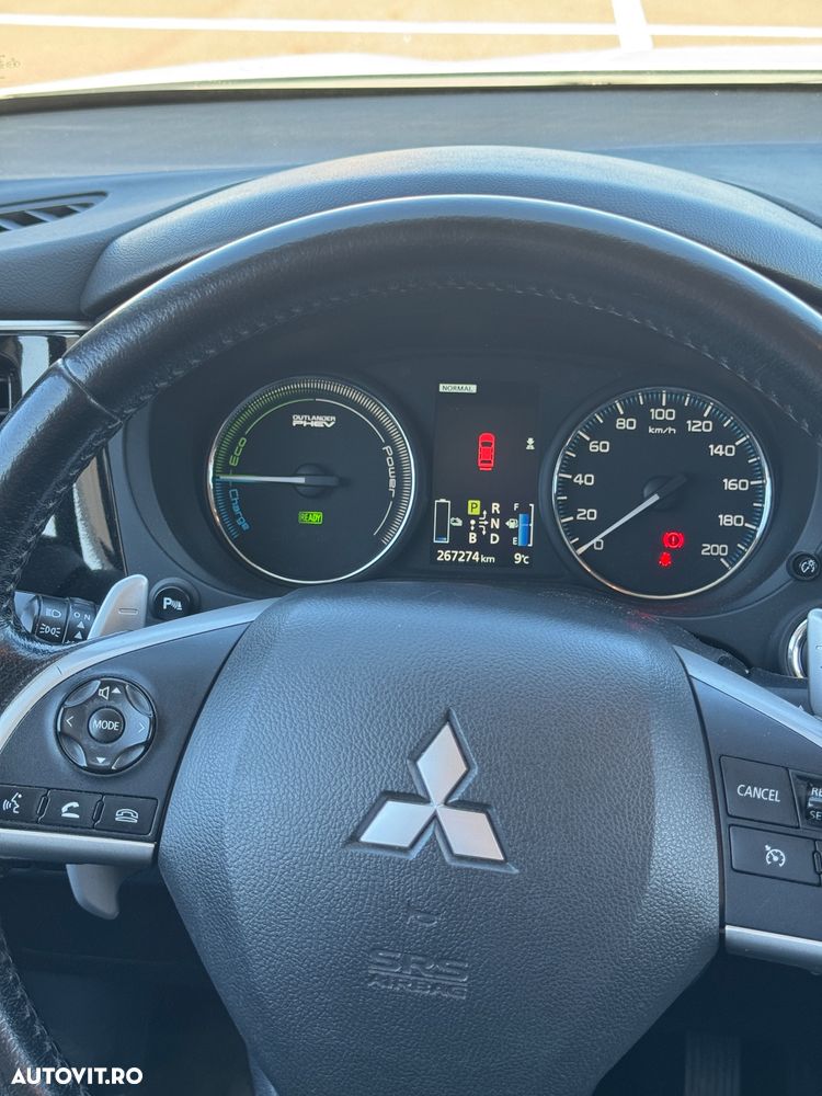 Mitsubishi Outlander - 11