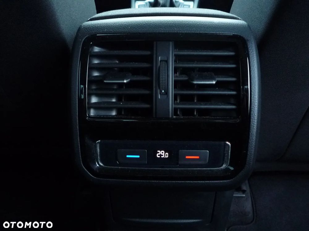 Volkswagen Passat 2.0 TDI SCR Comfortline - 14