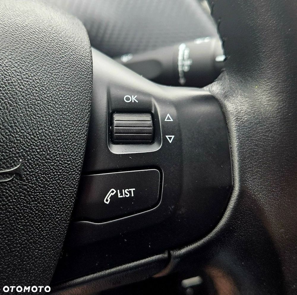 Peugeot 208 - 11