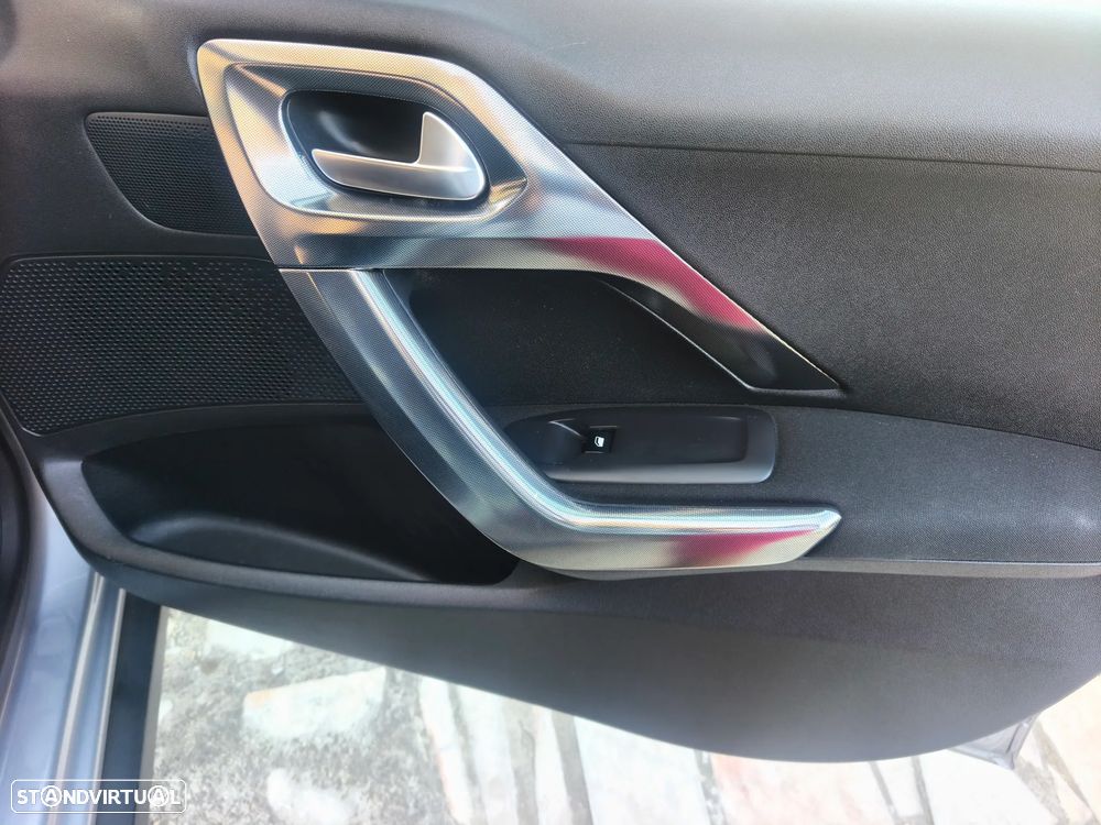 Peugeot 2008 e-HDi FAP 115 STOP & START Allure - 19