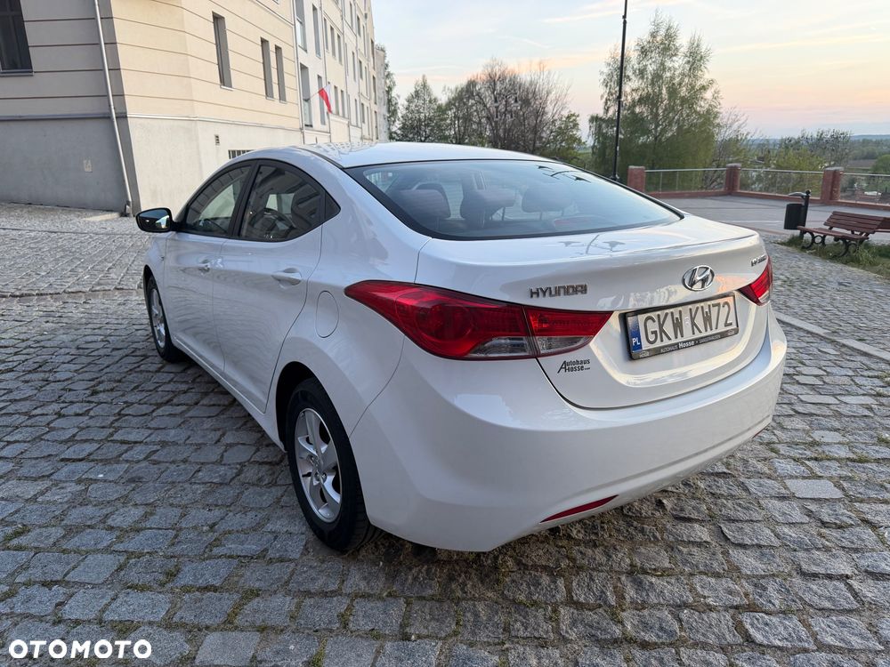 Hyundai Elantra 1.6 Comfort - 32