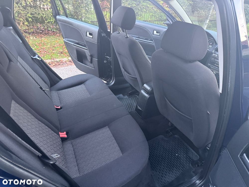 Ford Mondeo 1.8 Ambiente - 11