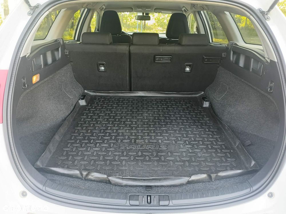 Toyota Auris 1.6 Premium - 18