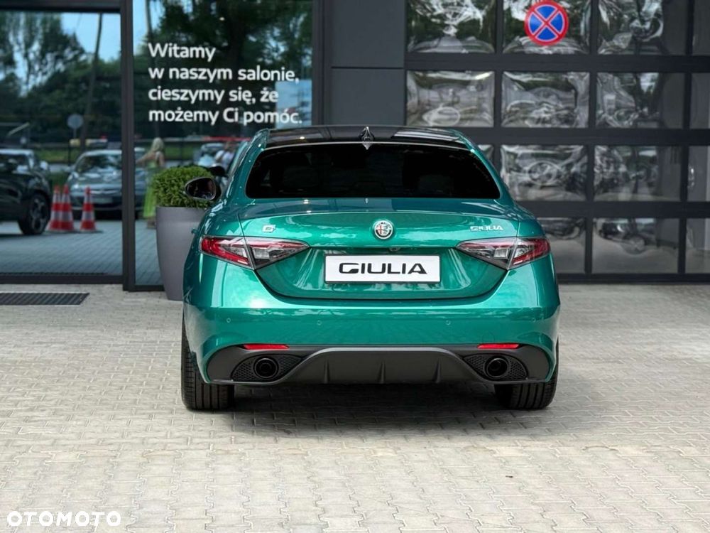 Alfa Romeo Giulia - 8