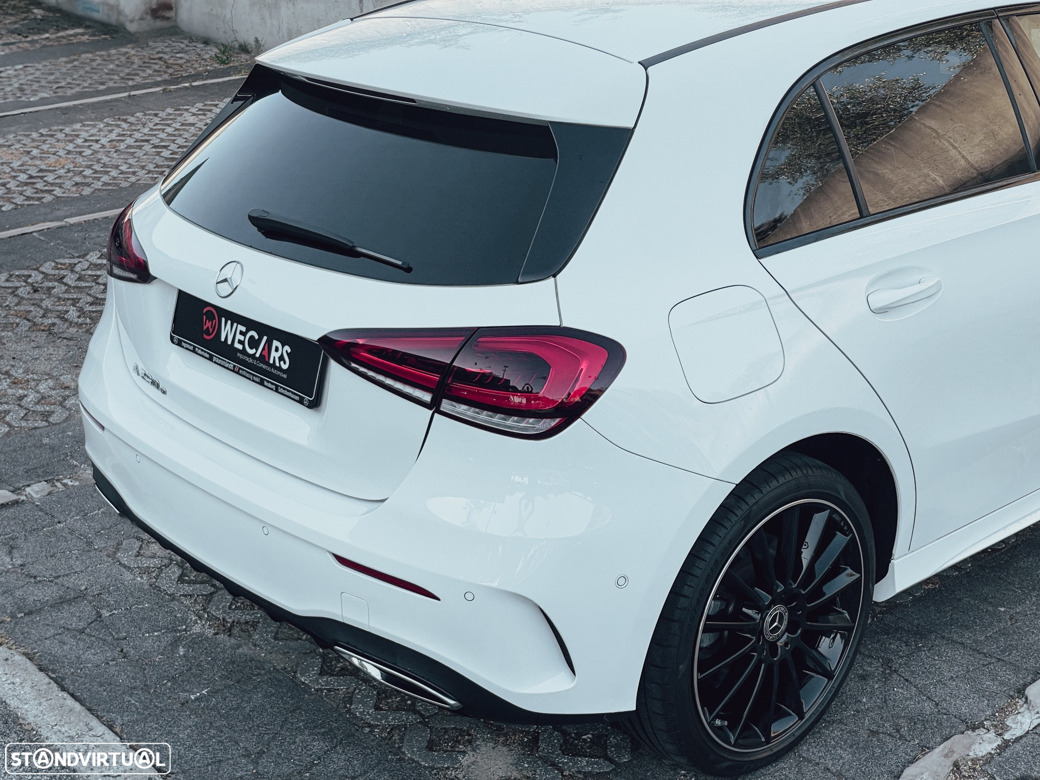 Mercedes-Benz A 250 e AMG Line - 11